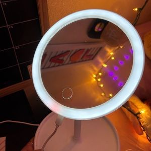 small makeup mirror w light, super cute has 3 levels of brightness